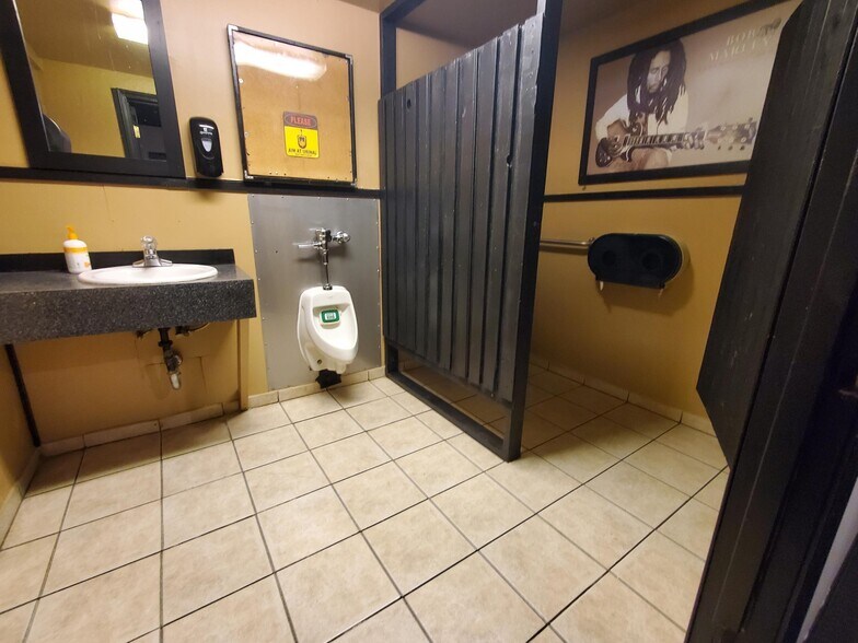 More Photos Of 295 S Broadway, Coos Bay Restaurant For Sale