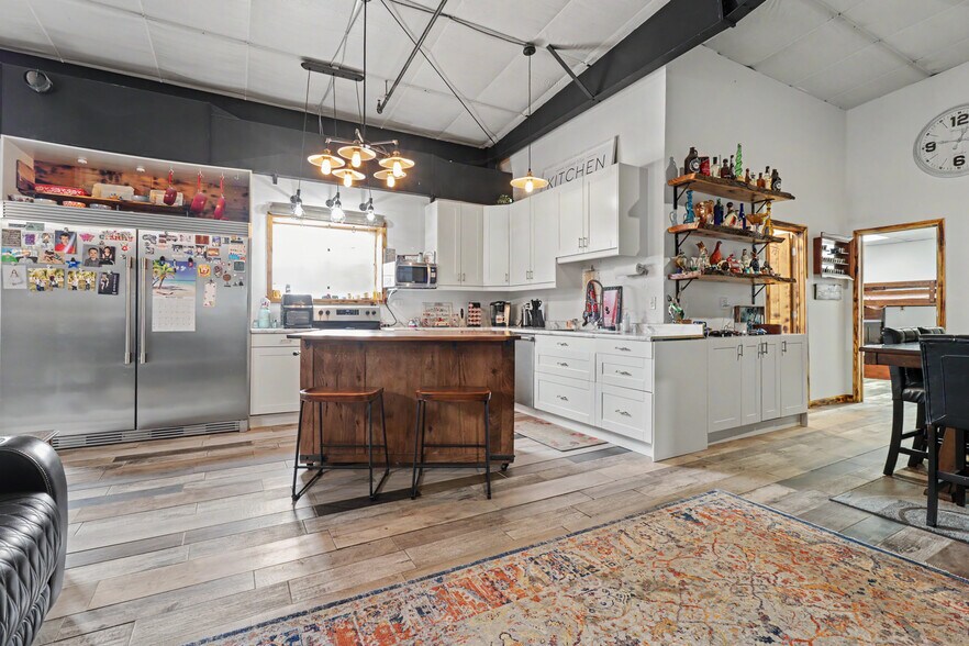 More Photos Of 545 N 1st St, Geneva Warehouse For Sale