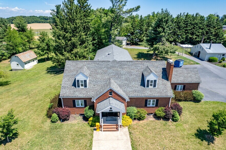 More Photos Of 2352 Jefferson Hwy, Waynesboro Office For Sale