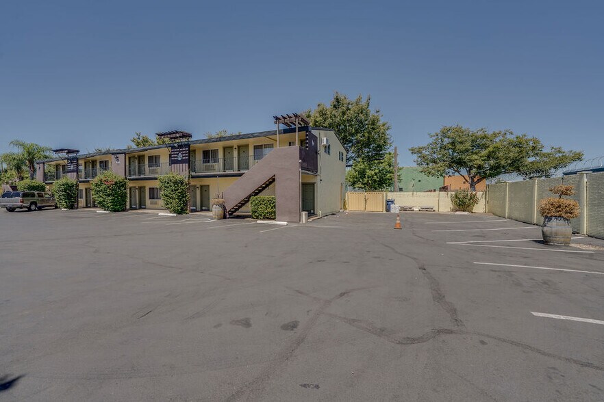 More Photos Of 710 S Cherokee Ln, Lodi Hospitality For Sale