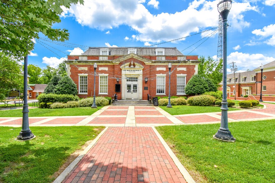 More Photos Of 82 Court Sq, Alexander City Flex For Sale