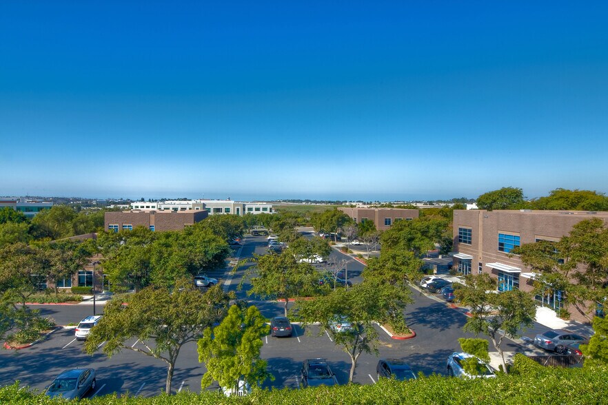 More Photos Of 2540-2546 Gateway Rd, Carlsbad Office For Sale