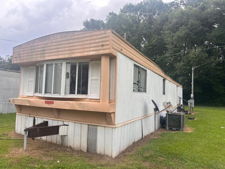 More Photos Of 325 Vernon St, New Llano Land For Sale