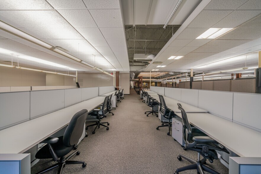 More Photos Of 11403 Compaq Center West Dr, Houston Research And Development For Lease