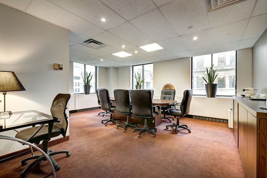 More Photos Of 1255 Boul Robert-Bourassa, Montréal Office Residential For Lease
