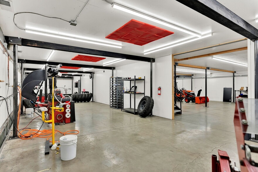 More Photos Of 11445 N Reed Rd, Hayden Warehouse For Lease