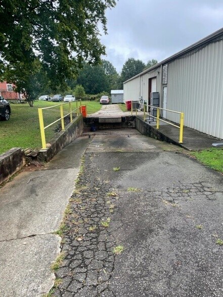 More Photos Of 803 Rickert St, Statesville Warehouse For Sale