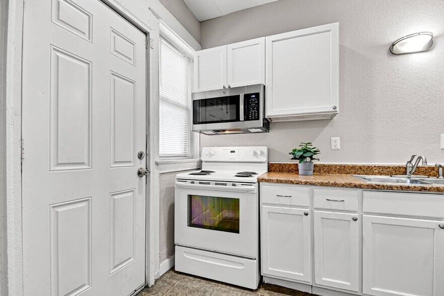 More Photos Of 1114 E Armour Blvd, Kansas City Apartments For Sale