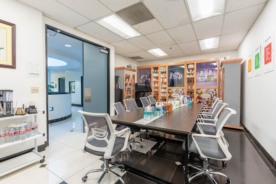 More Photos Of 10443 Arminta St, Sun Valley Warehouse For Sale