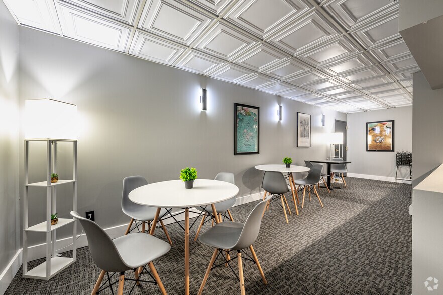 More Photos Of 13 Park Ave W, Mansfield Office For Lease