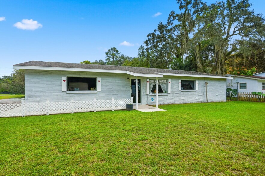 More Photos Of 1340 Howell Ave, Brooksville Office For Sale