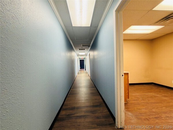 More Photos Of 1002 E Cherry St, Cushing Medical For Sale