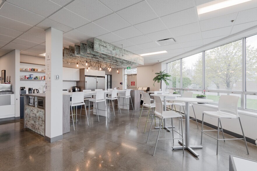 More Photos Of 1250 Rue Marie-Victorin, St-Bruno-de-Montarville Office For Sale