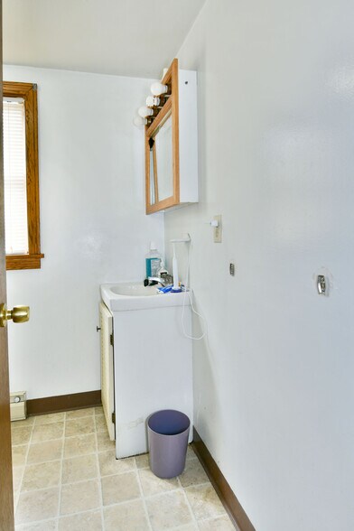 More Photos Of 12-14 N Main St, Hubbard Storefront Retail Residential For Sale