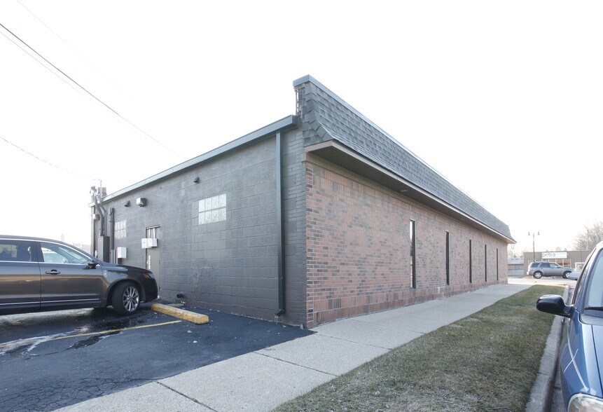 More Photos Of 24548 W Warren St, Dearborn Heights Medical For Sale