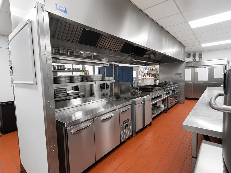 More Photos Of 2525 Highlander Pl, Iowa City Hotel For Lease