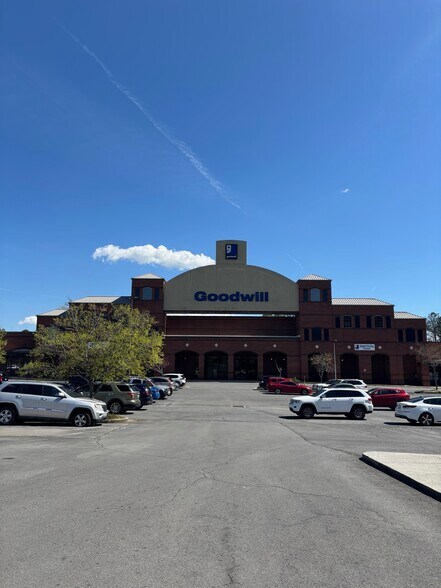 More Photos Of 1001 Market St, Dalton Unknown For Lease
