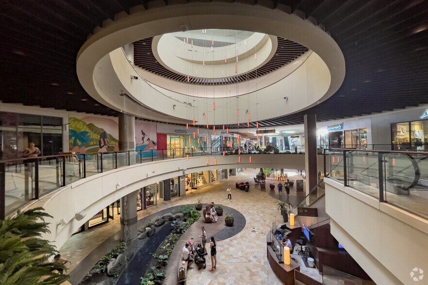 More Photos Of 2330 Kalakaua Ave, Honolulu General Retail For Lease