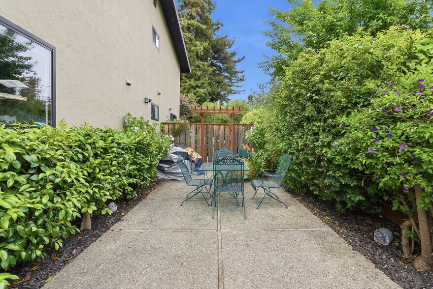 More Photos Of 517 Stannage Ave, Albany Apartments For Sale