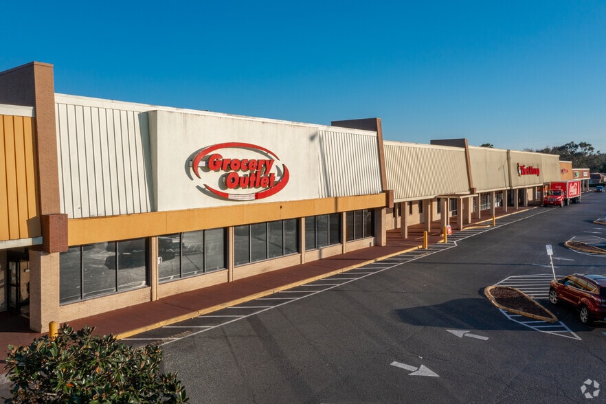 More Photos Of 8183 W Fairfield Dr, Pensacola Unknown For Lease