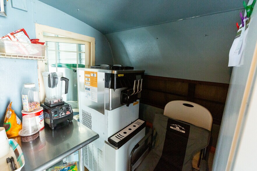 More Photos Of 331 OR-31, Paisley Restaurant For Sale