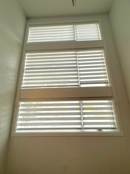 More Photos Of 613 3rd Ave NE, Calgary Apartments For Sale