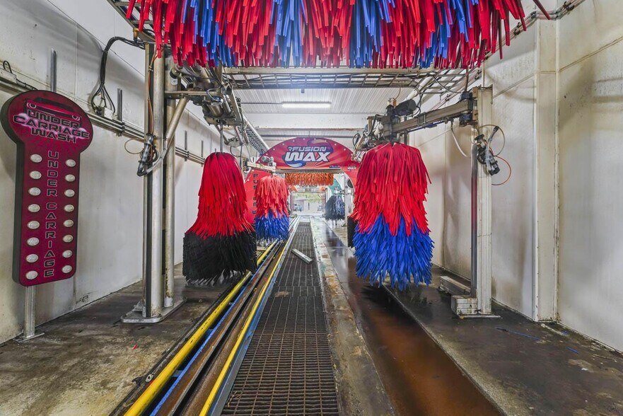 More Photos Of 690-696 River St, Troy Freestanding For Sale