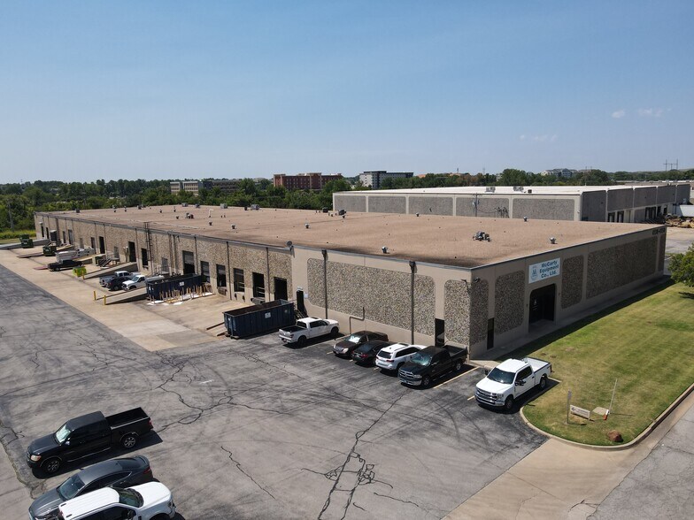 More Photos Of 4130-4150 Will Rogers Pky, Oklahoma City Warehouse For Lease