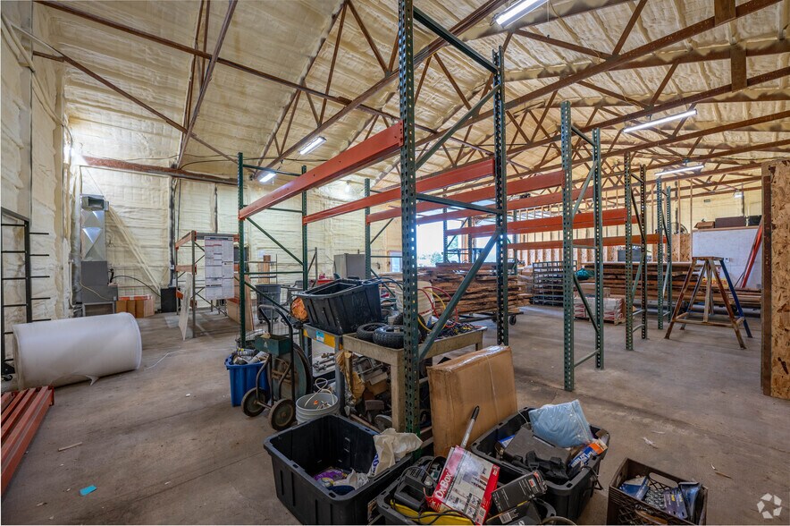 More Photos Of 1510 Amos Rd, Shelbyville Flex For Sale