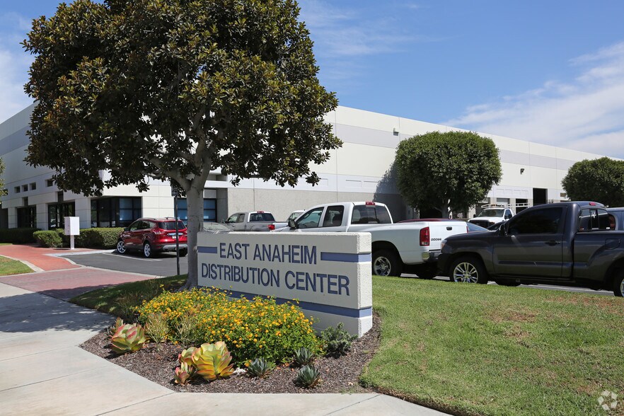 More Photos Of 1150 N Red Gum St, Anaheim Warehouse For Lease