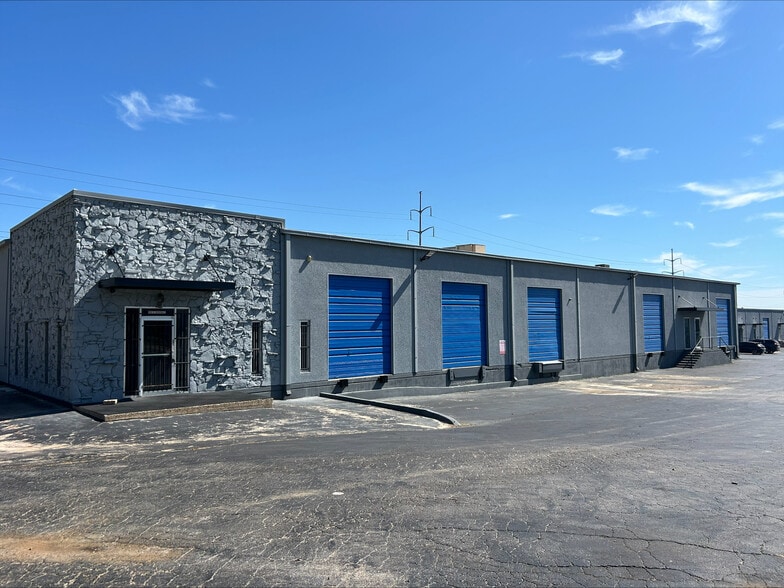 More Photos Of 5721 E Rosedale St, Fort Worth Unknown For Lease