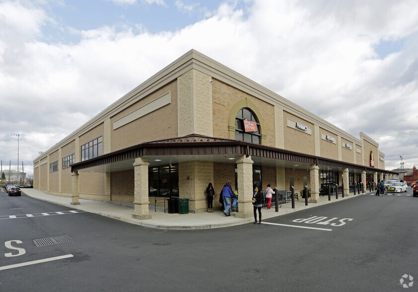 More Photos Of 204-234 Springfield Ave, Newark Unknown For Lease