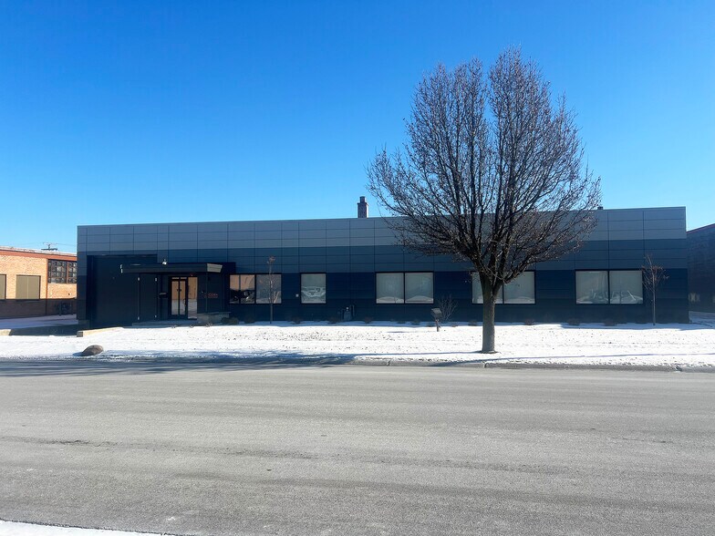 Primary Photo Of 119 Bond St, Elk Grove Village Warehouse For Lease
