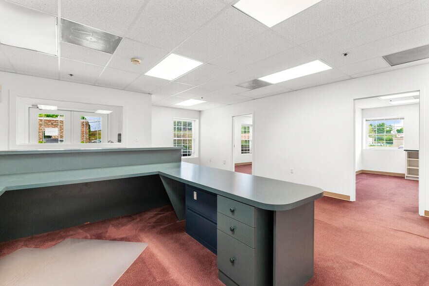 More Photos Of 30 Ray Ave, Burlington Light Distribution For Lease