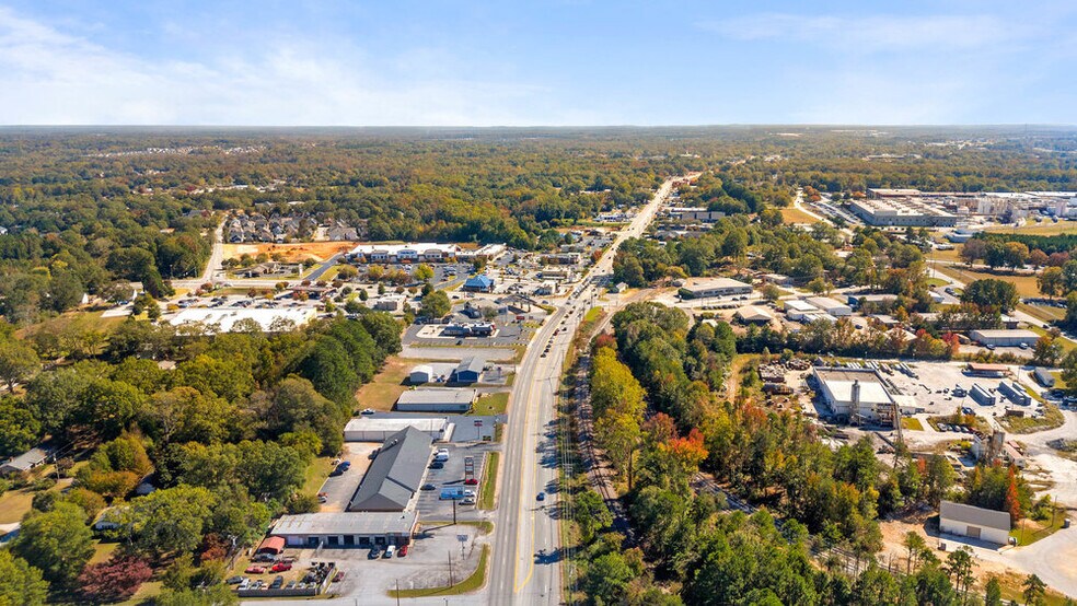 Primary Photo Of 1034 NE Main St, Simpsonville Auto Repair For Sale