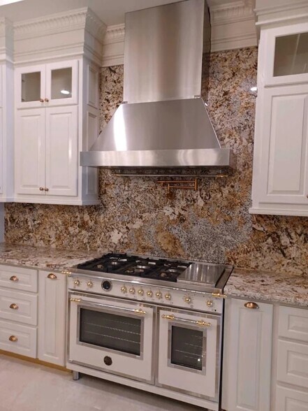 More Photos Of 3101 N 10th St, McAllen General Retail For Lease