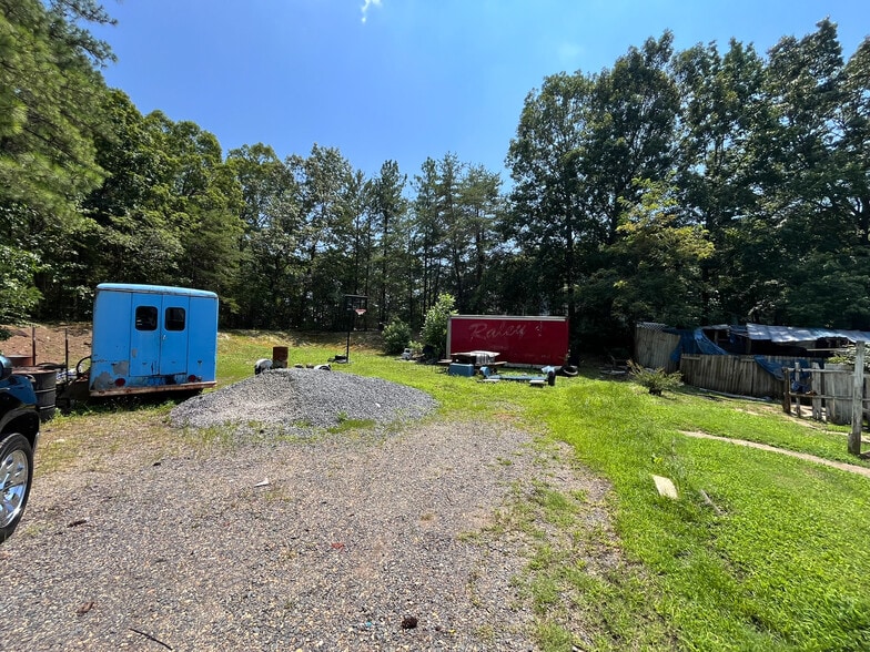 More Photos Of 21290 Great Mills Rd, Lexington Park Service For Sale