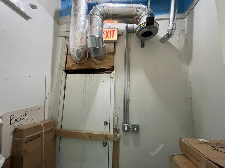 More Photos Of 2951 N Broadway St, Chicago Apartments For Lease