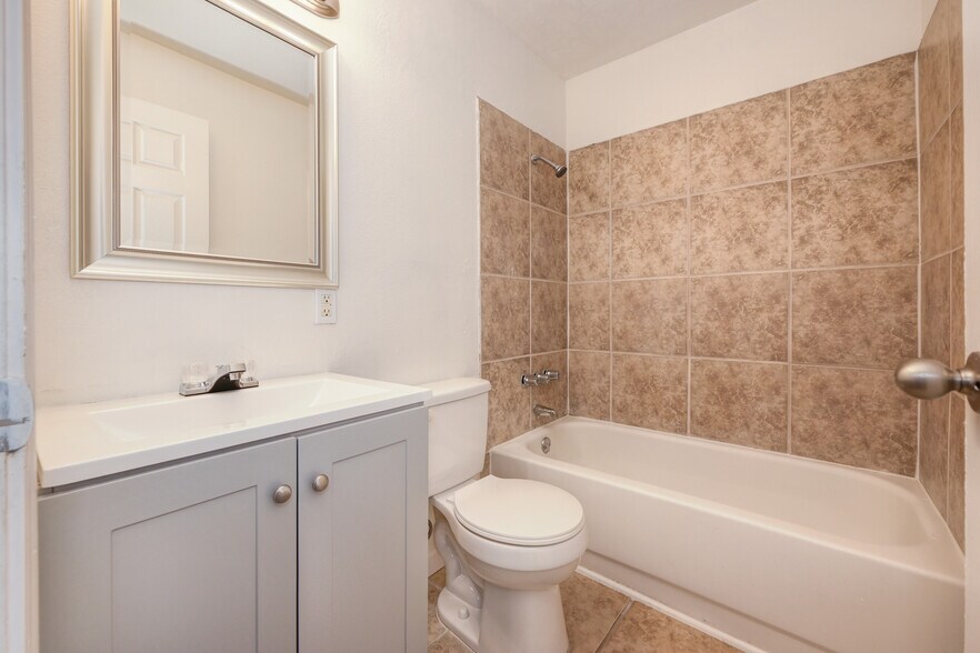 More Photos Of 10501 Croetto Way, Rancho Cordova Apartments For Sale