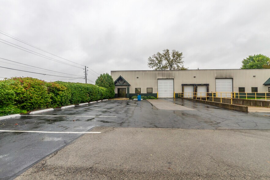 More Photos Of 2840 Mitthoeffer Pl, Indianapolis Warehouse For Sale