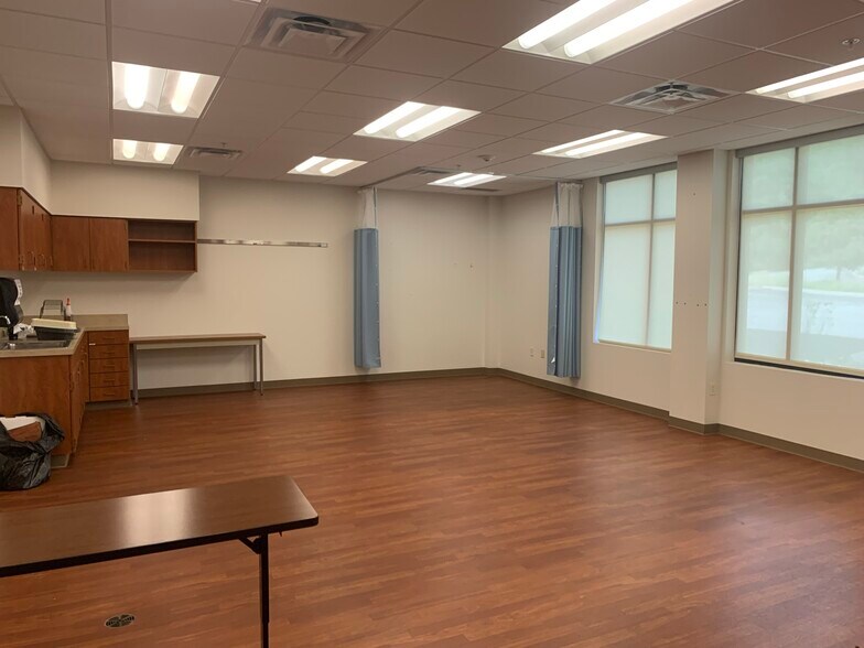 More Photos Of 200 School St, Wintersville Hospital For Sale