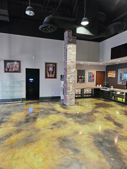 More Photos Of 3700 W Segerstrom Ave, Santa Ana Warehouse For Lease