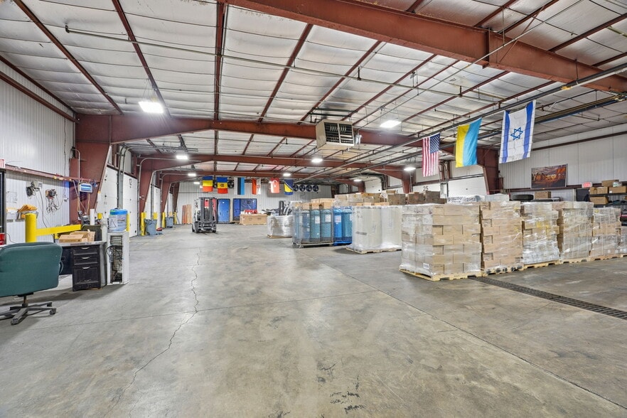 More Photos Of 8201 NE Hickory St, Minneapolis Truck Terminal For Sale