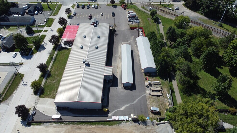 More Photos Of 415 E Lake St, South Lyon Freestanding For Sale