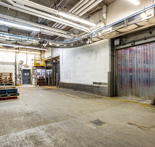 More Photos Of 212 Ch Du Canton S, Yamachiche Industrial For Sale