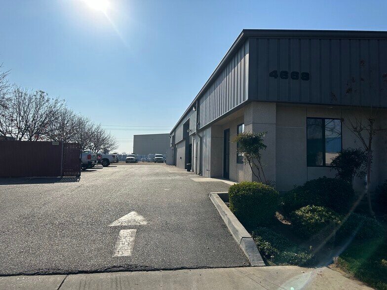 More Photos Of 4668 E Weathermaker Ave, Fresno Industrial For Sale
