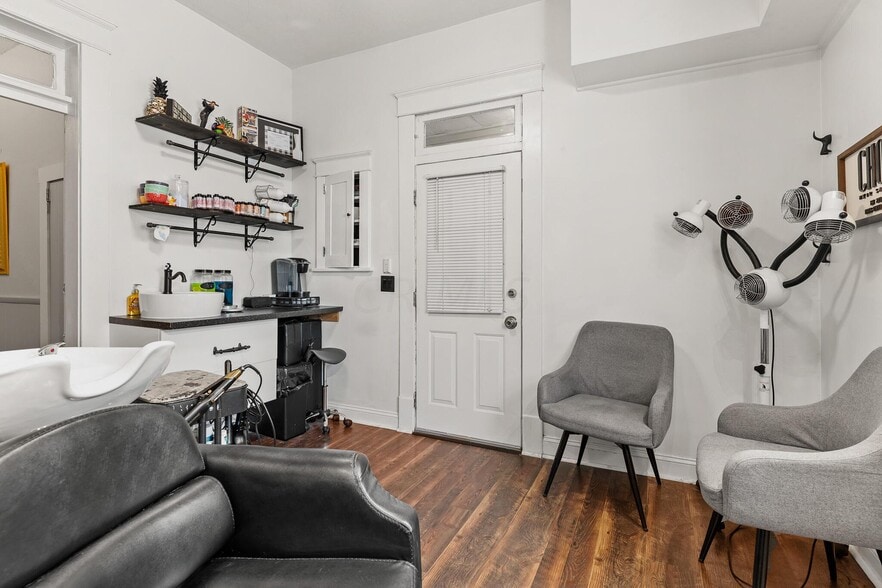 More Photos Of 1550 Lewis Center Rd, Lewis Center Freestanding For Sale