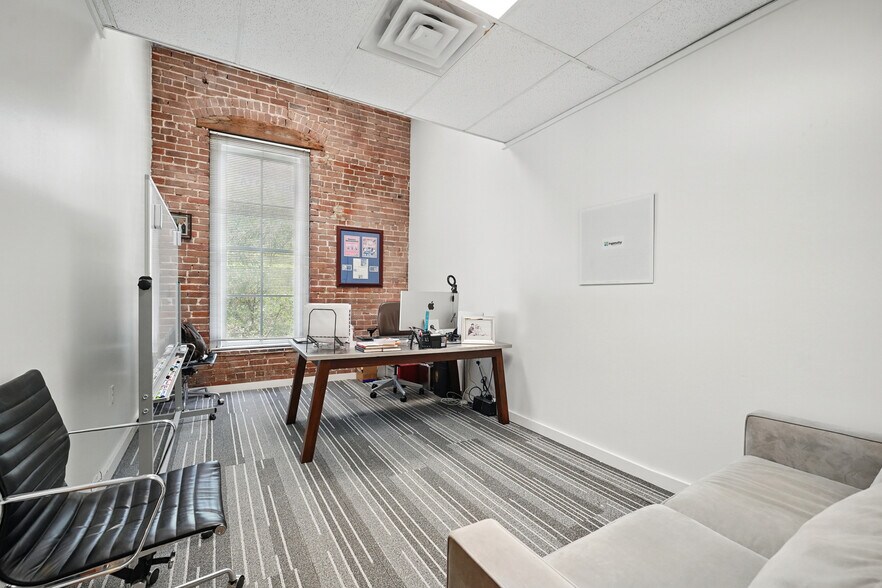 More Photos Of 220 E Forsyth St, Jacksonville Loft Creative Space For Lease
