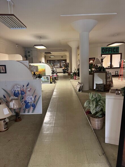 More Photos Of 740 8th Ave, Huntington Warehouse For Lease