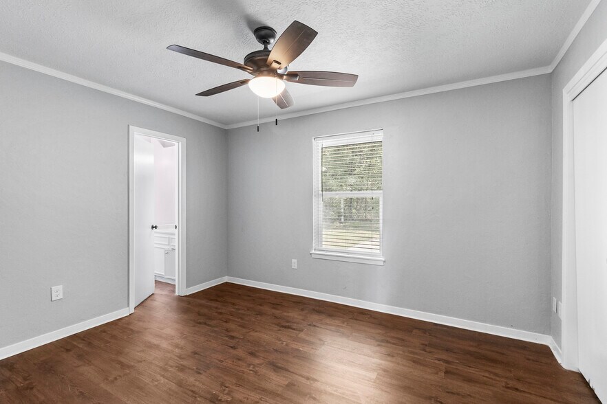 More Photos Of 13040 Highway 105 E, Conroe Industrial For Sale